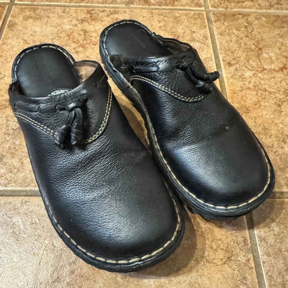 Born Tasseled Black Leather Slip On Clog Shoes - Picture 1 of 9